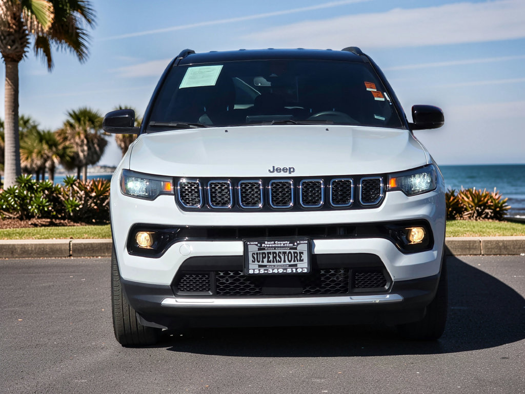 Photo 4 of this Jeep Compass