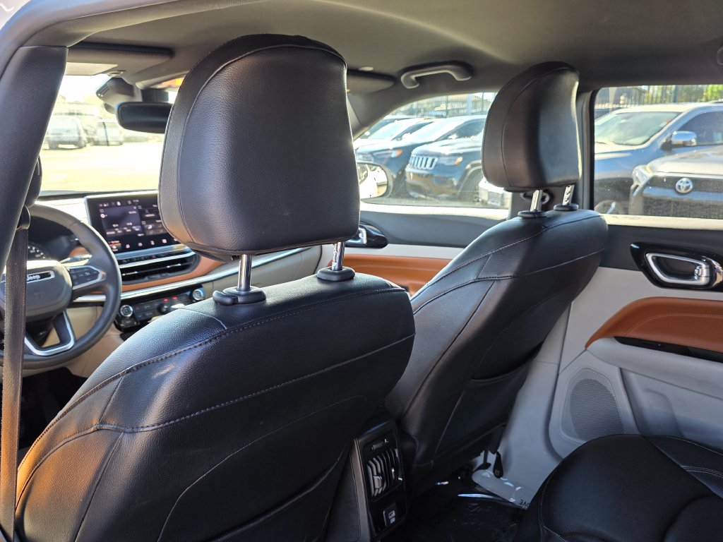 Photo 21 of this Jeep Compass