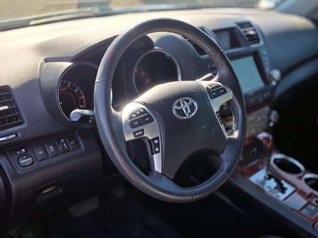 Photo 9 of this Toyota Highlander