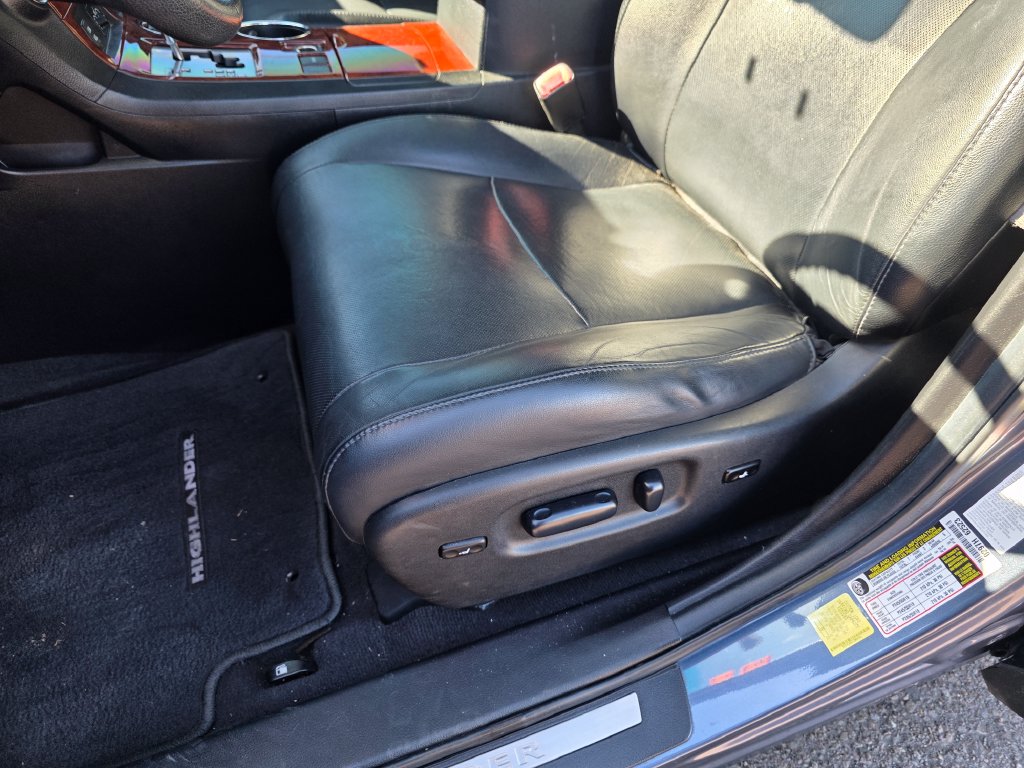 Photo 11 of this Toyota Highlander