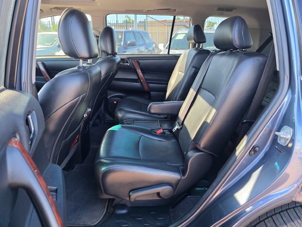 Photo 12 of this Toyota Highlander