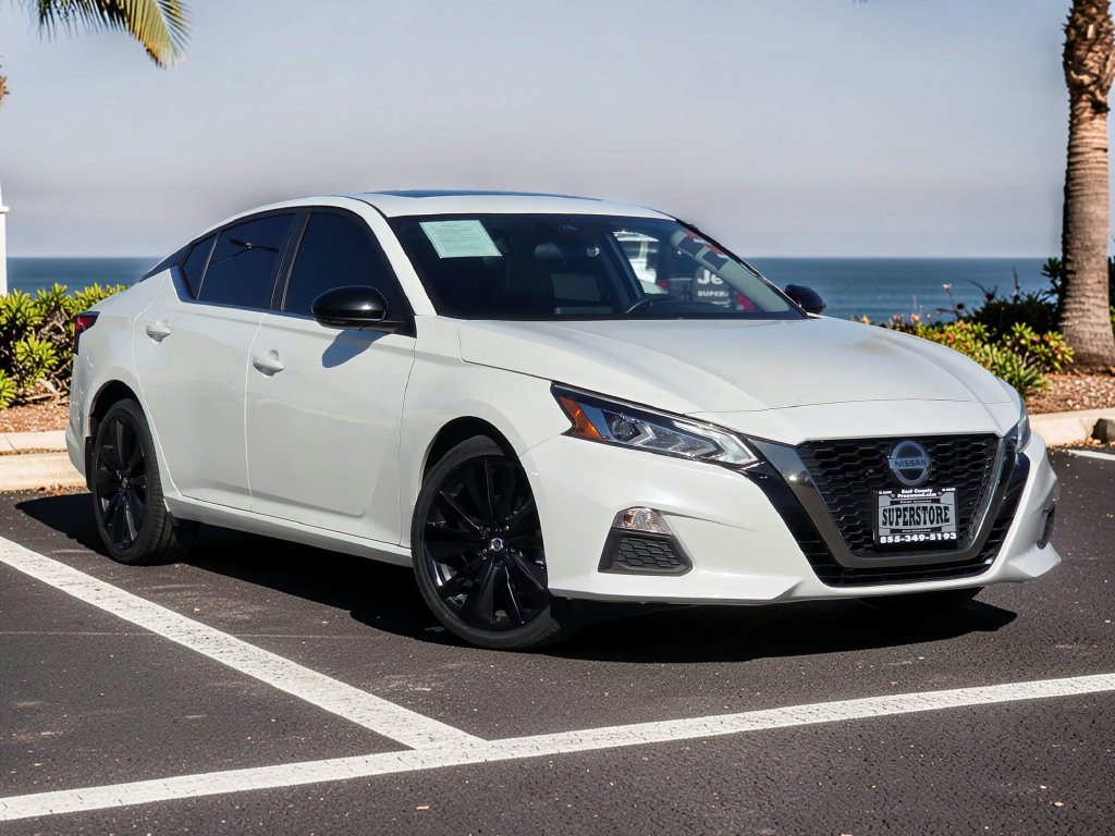 Photo 2 of this Nissan Altima