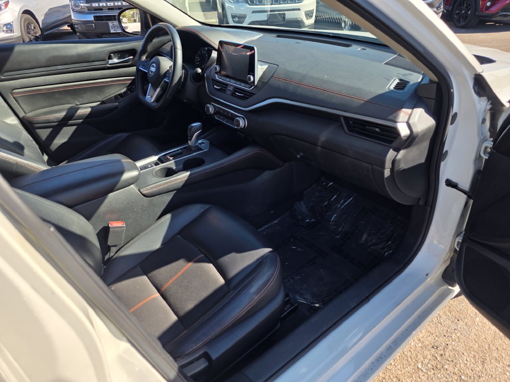 Photo 11 of this Nissan Altima
