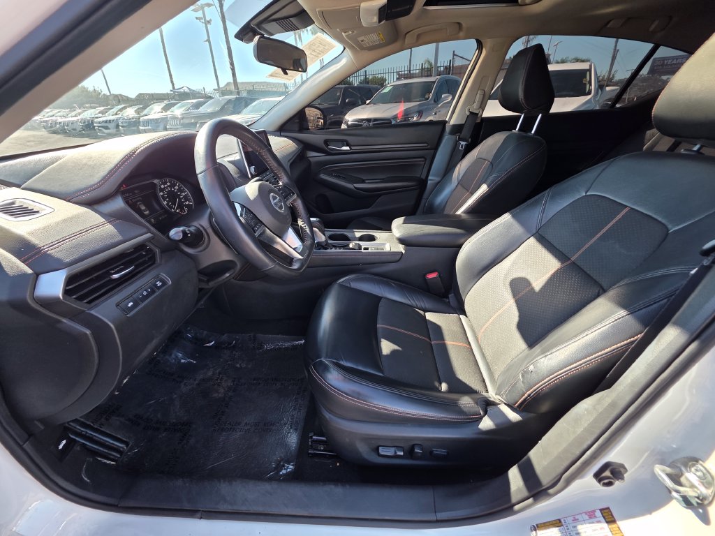 Photo 17 of this Nissan Altima