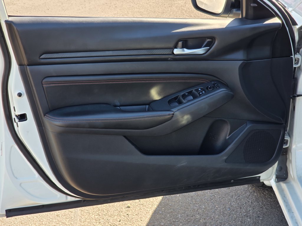 Photo 24 of this Nissan Altima