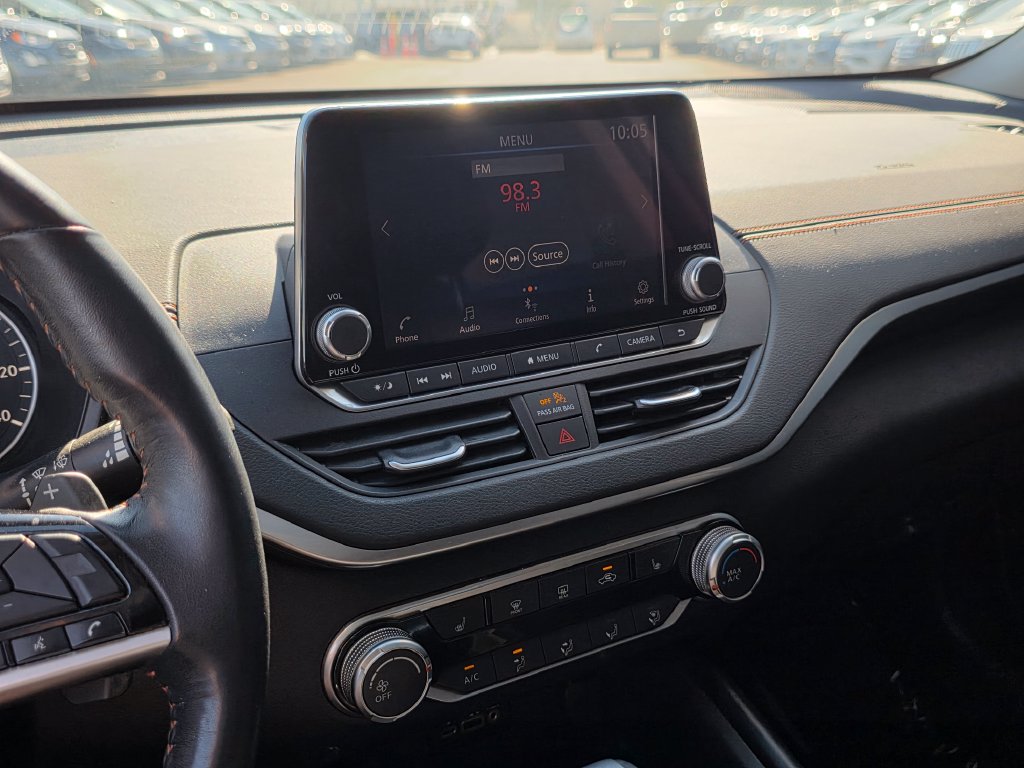 Photo 29 of this Nissan Altima