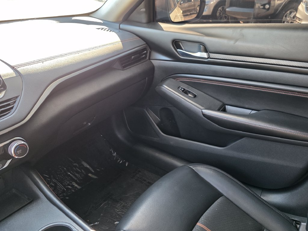 Photo 31 of this Nissan Altima