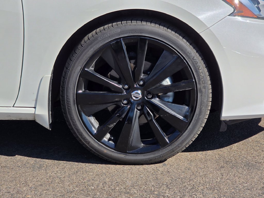 Photo 9 of this Nissan Altima
