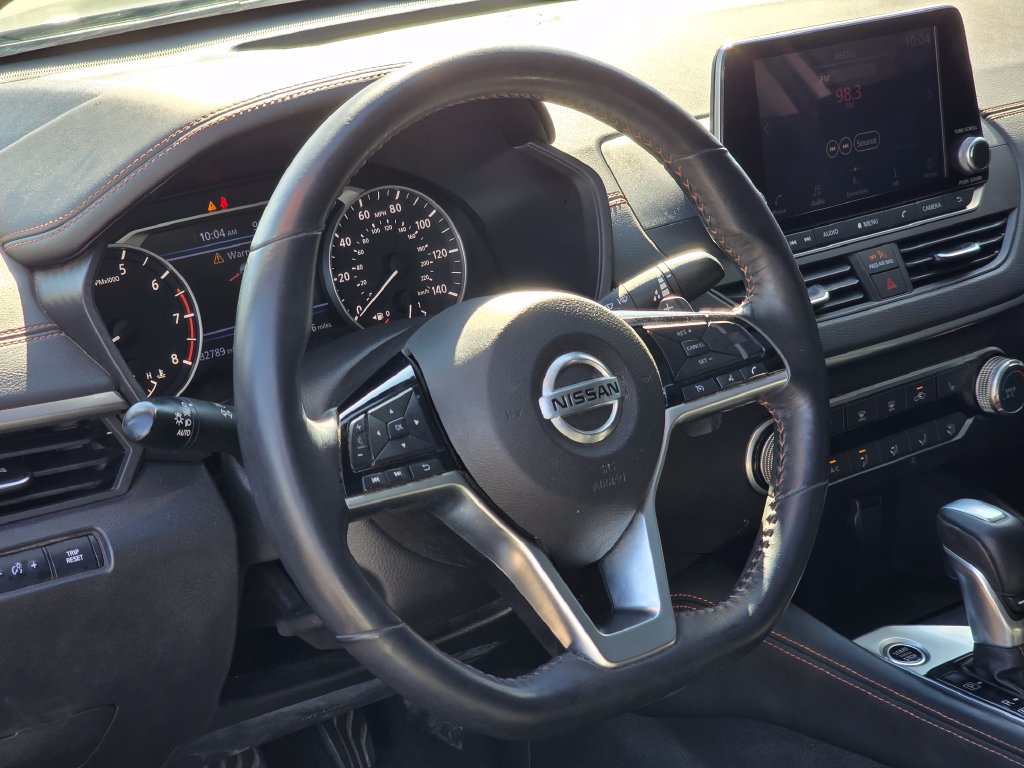 Photo 16 of this Nissan Altima