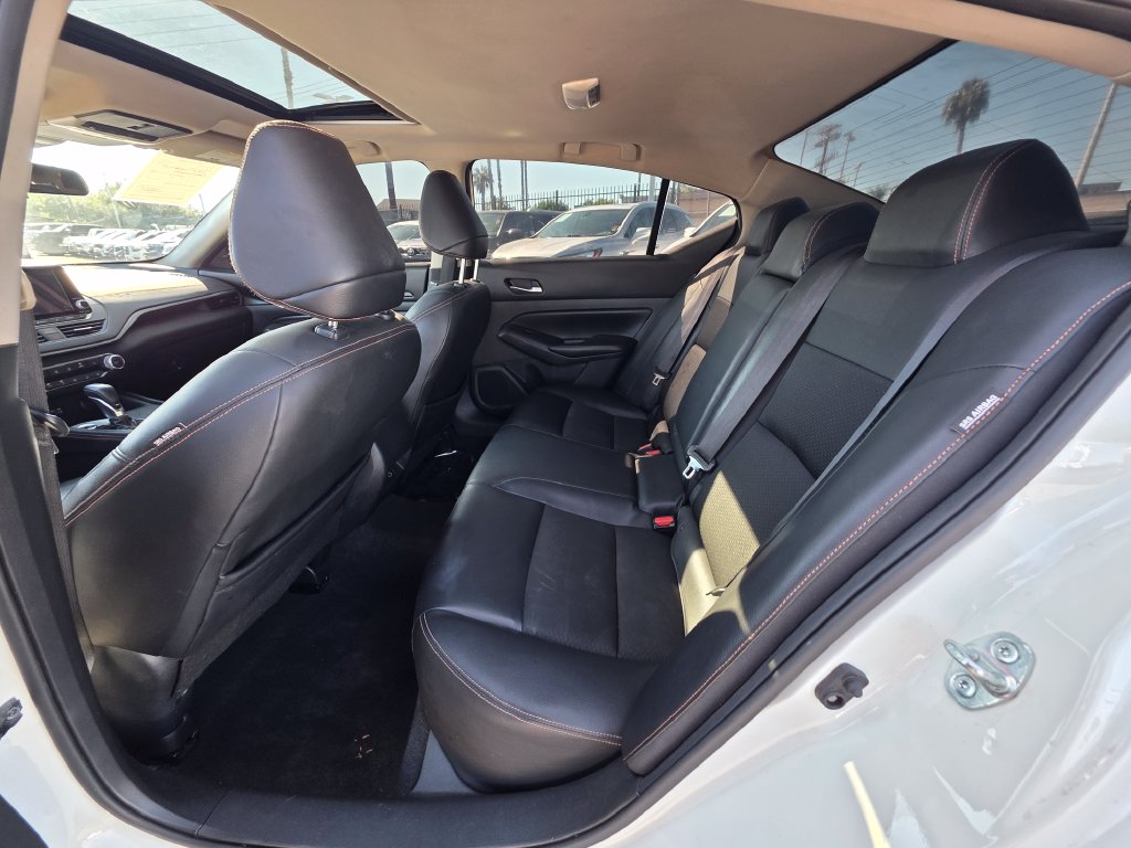 Photo 19 of this Nissan Altima