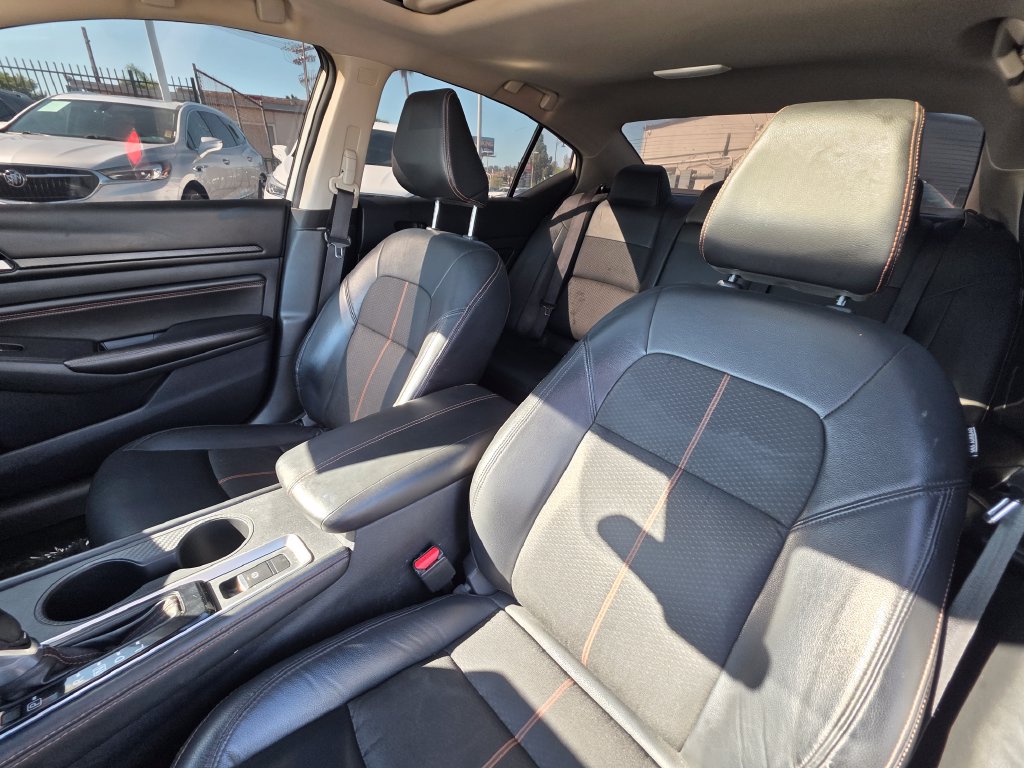 Photo 18 of this Nissan Altima