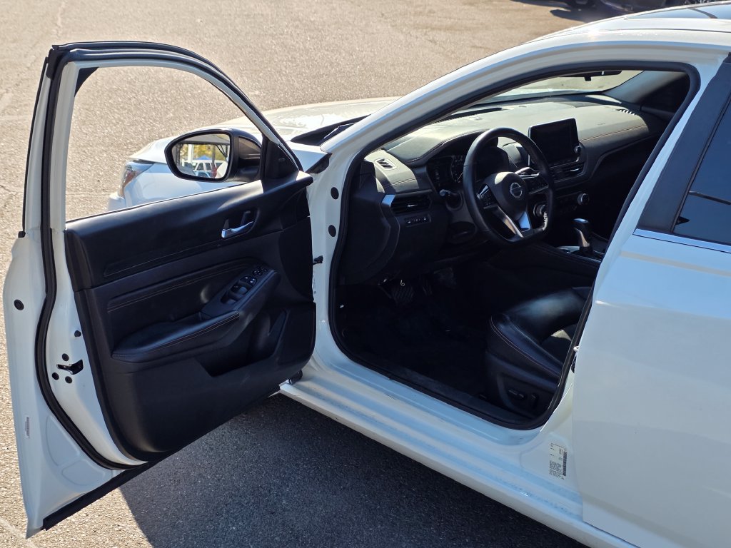 Photo 45 of this Nissan Altima