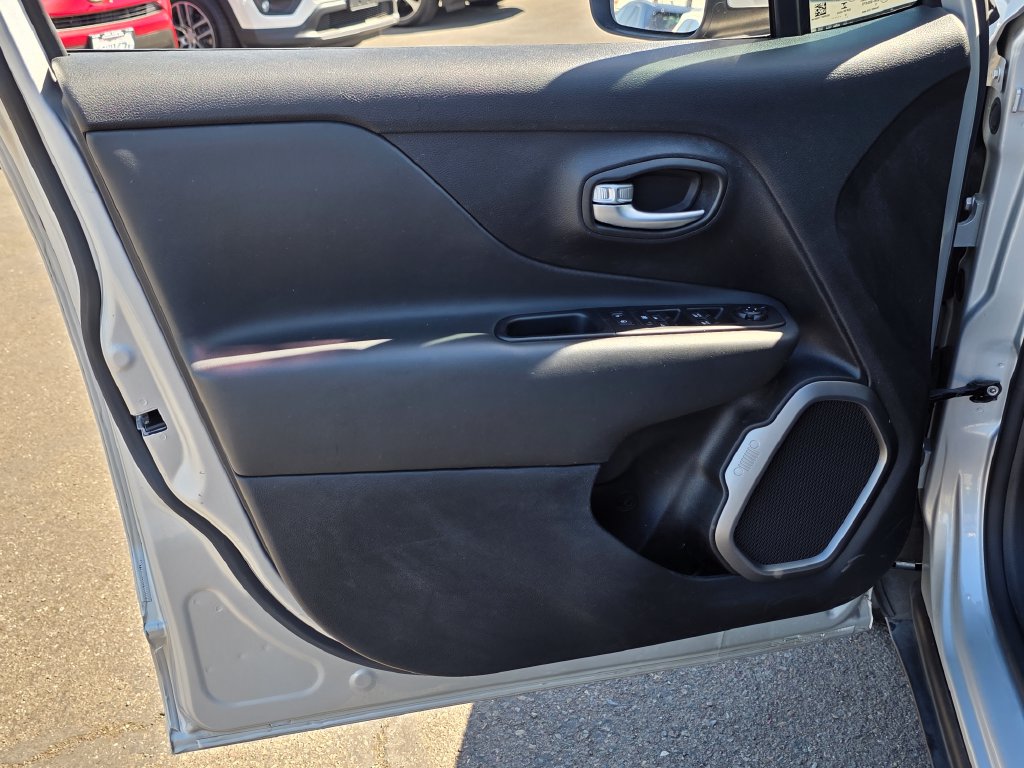 Photo 23 of this Jeep Renegade