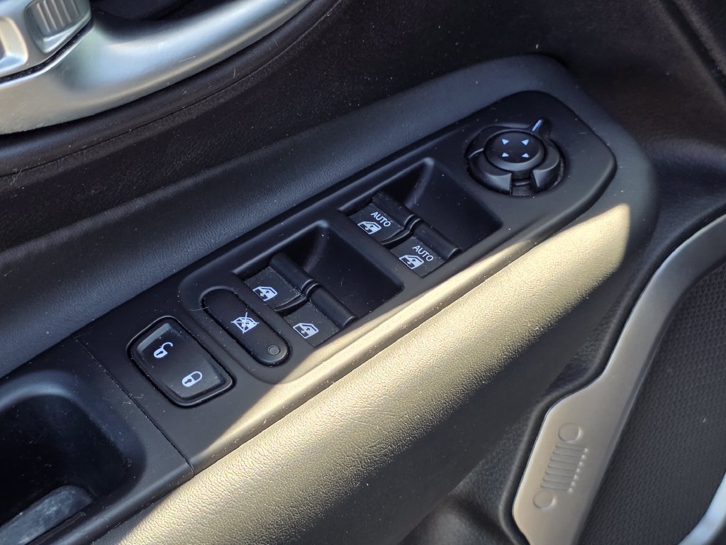 Photo 24 of this Jeep Renegade