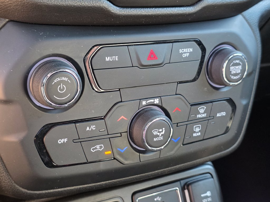 Photo 36 of this Jeep Renegade