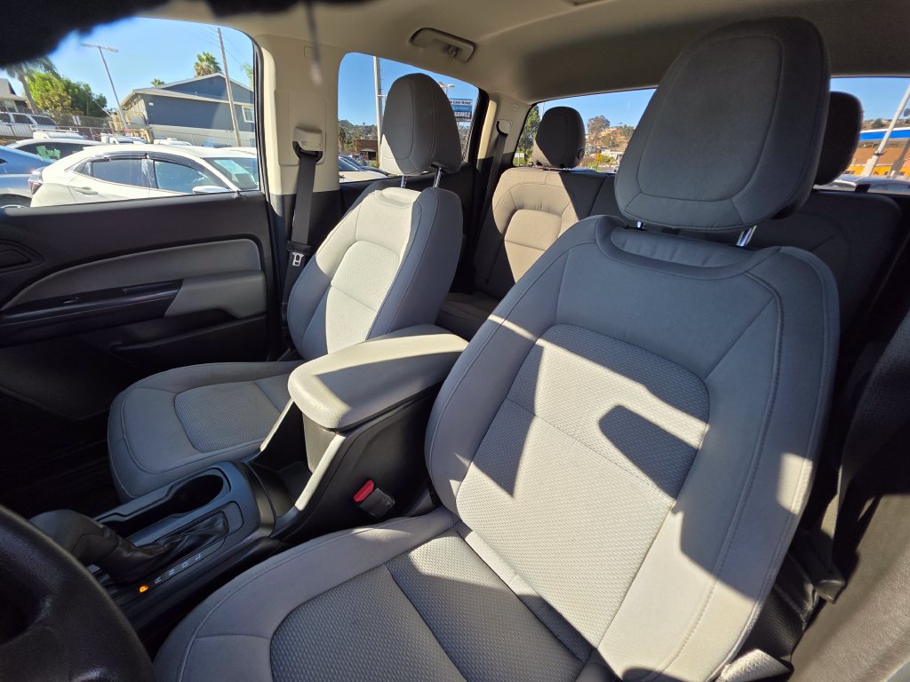 Photo 17 of this Chevrolet Colorado