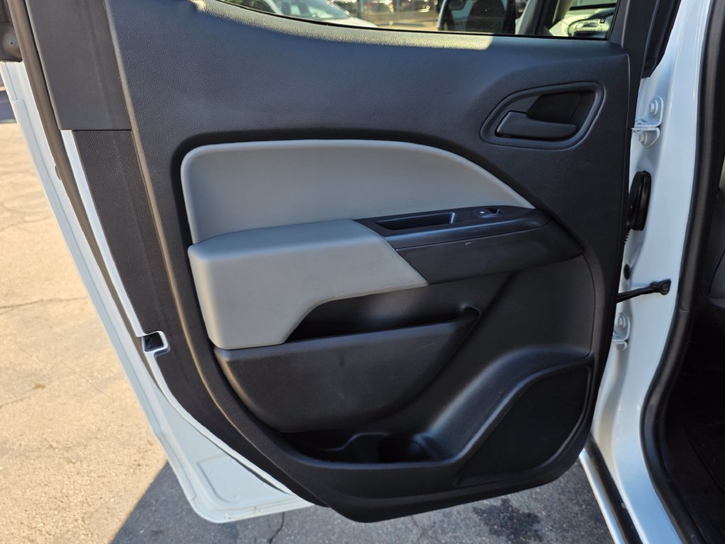 Photo 21 of this Chevrolet Colorado