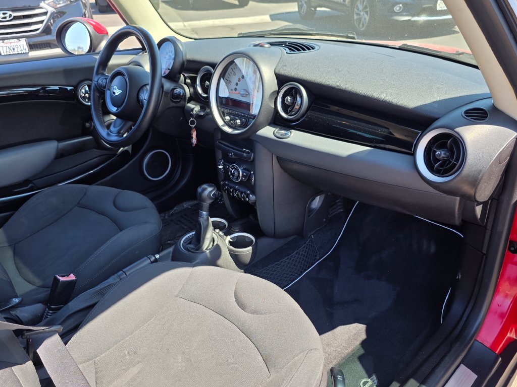 Photo 2 of this MINI Cooper Hardtop