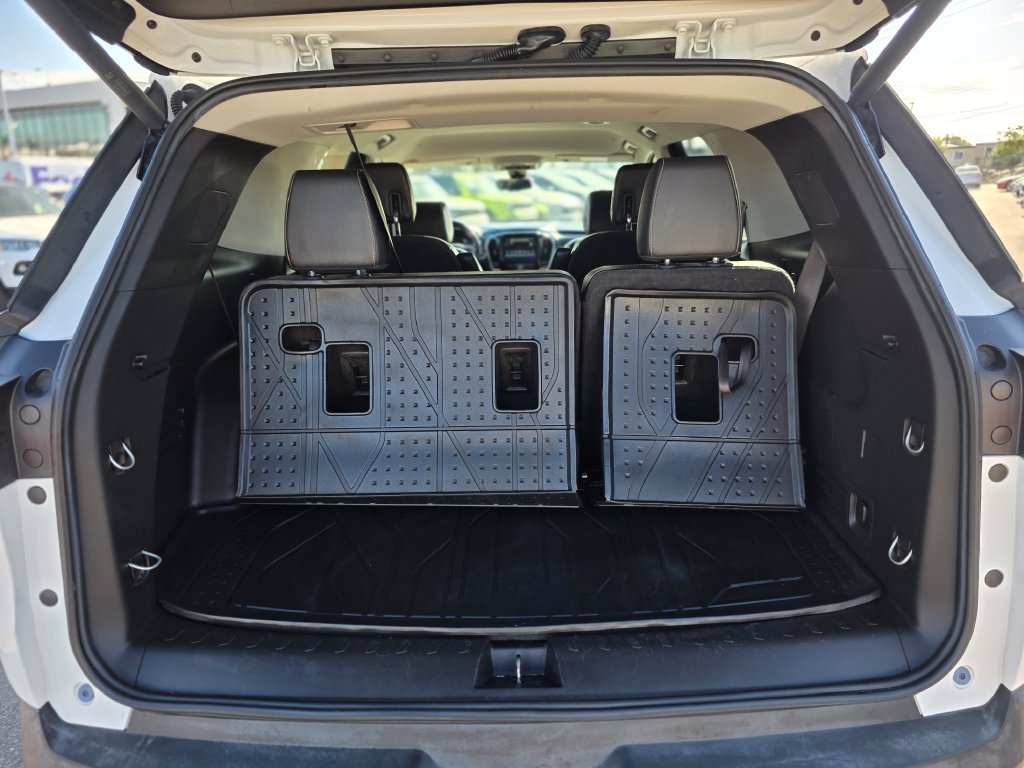 Photo 9 of this Chevrolet Traverse
