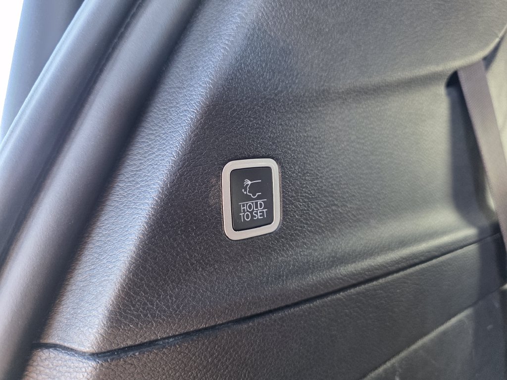 Photo 8 of this Chrysler Pacifica
