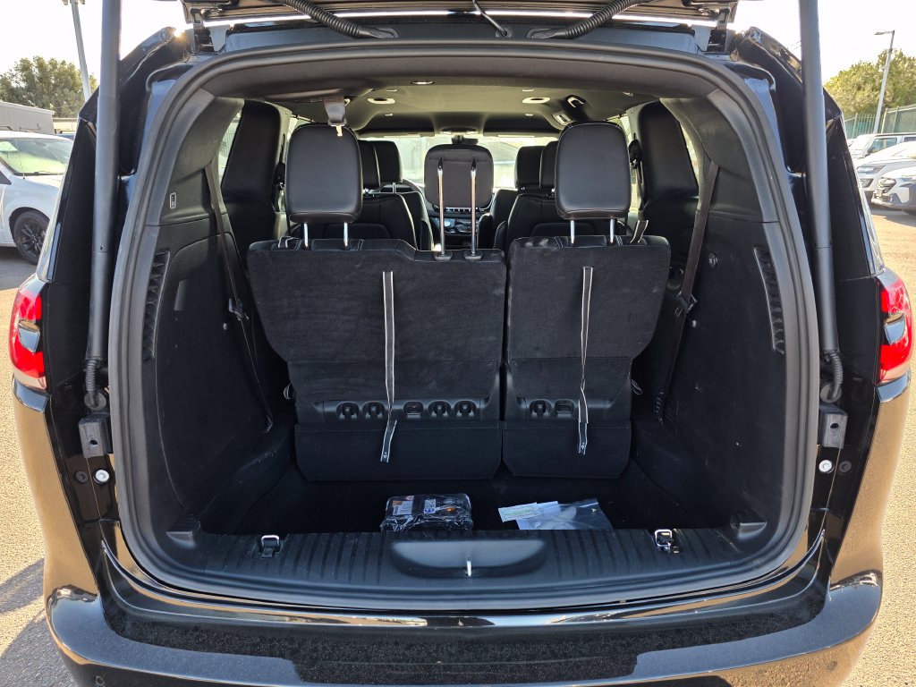 Photo 7 of this Chrysler Pacifica