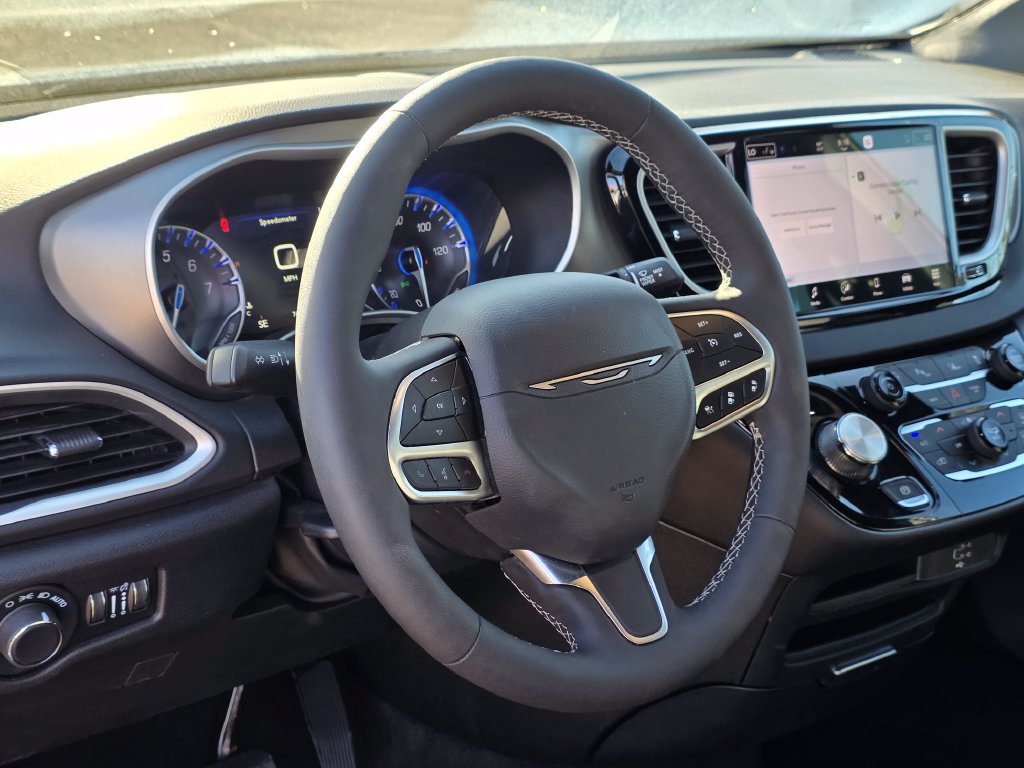 Photo 9 of this Chrysler Pacifica