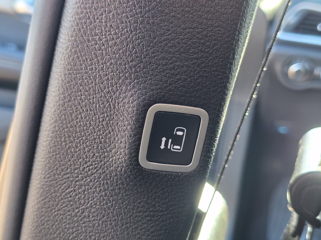 Photo 15 of this Chrysler Pacifica