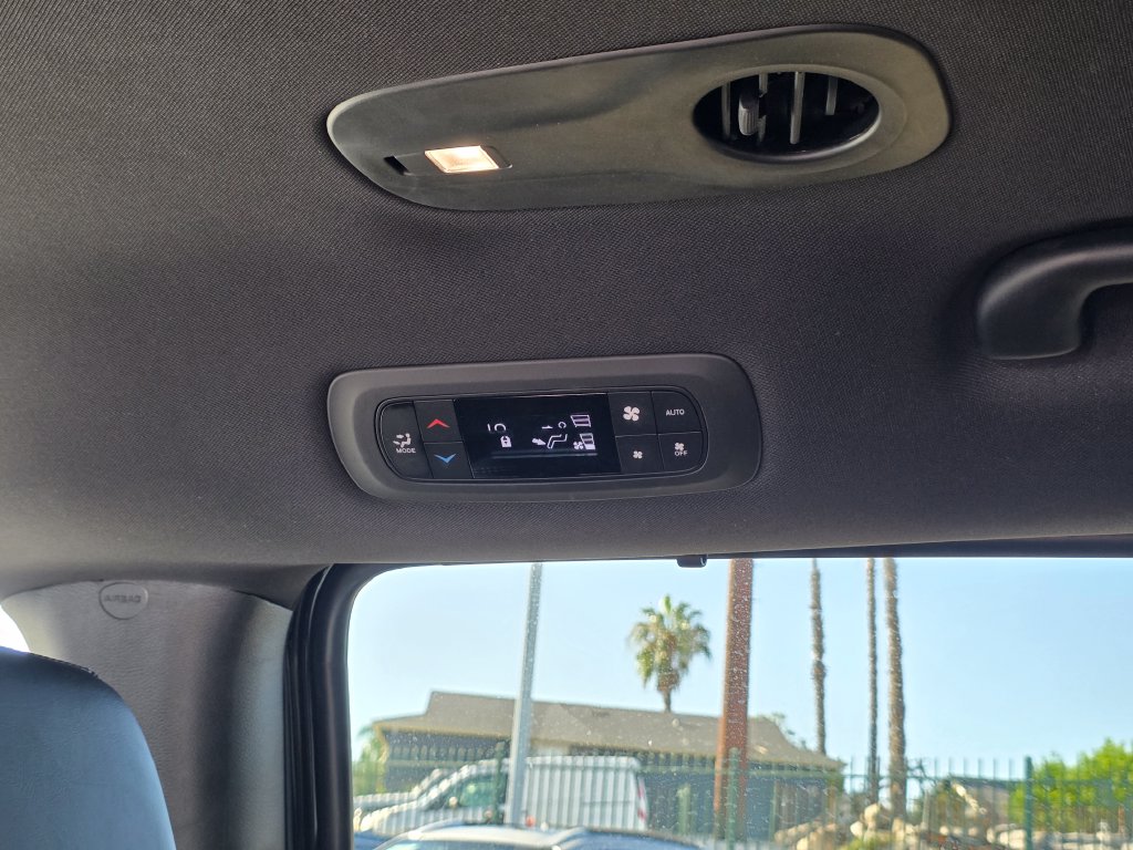 Photo 14 of this Chrysler Pacifica