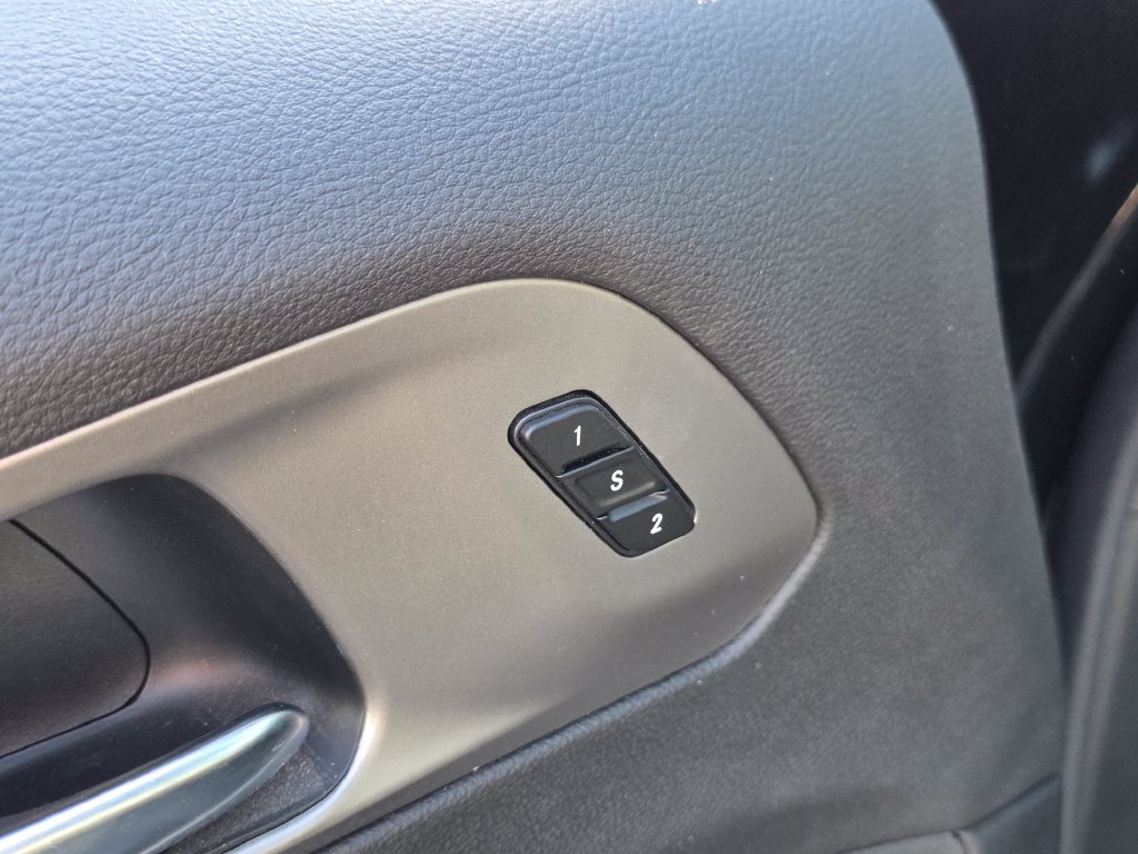 Photo 17 of this Chrysler Pacifica