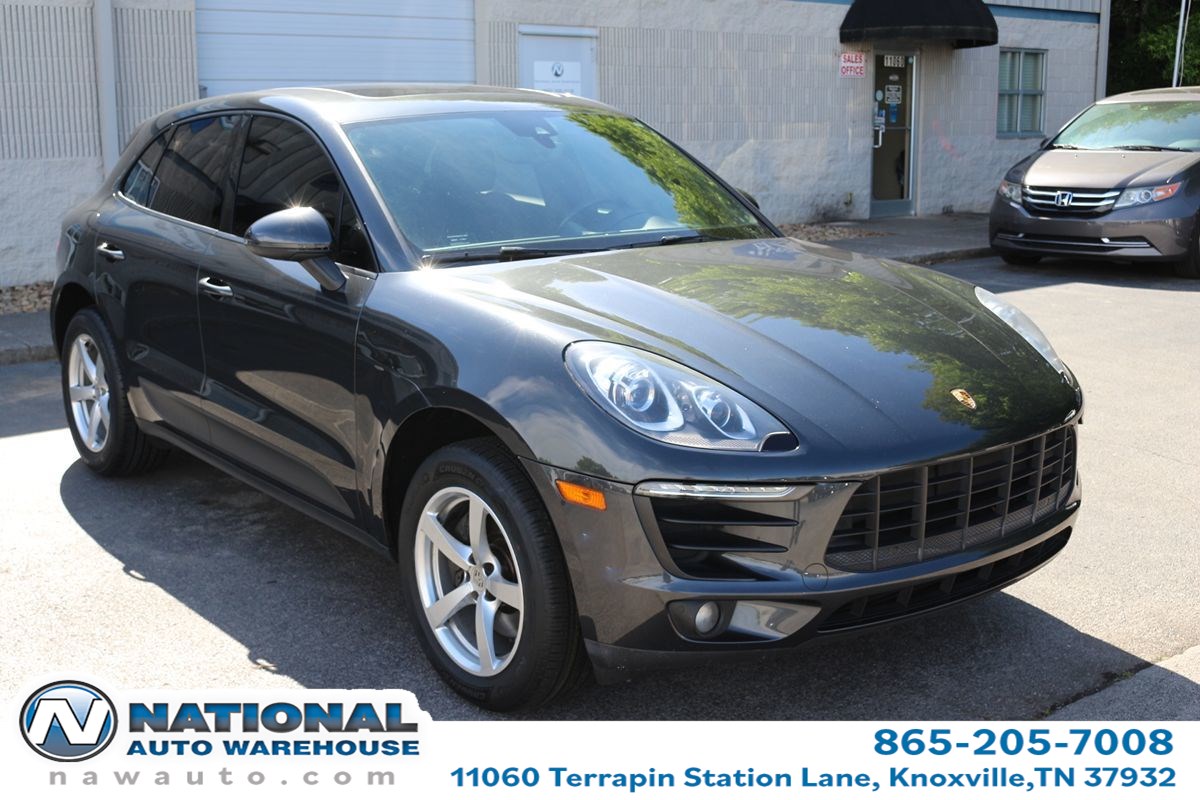 2017 Porsche Macan -'s photo