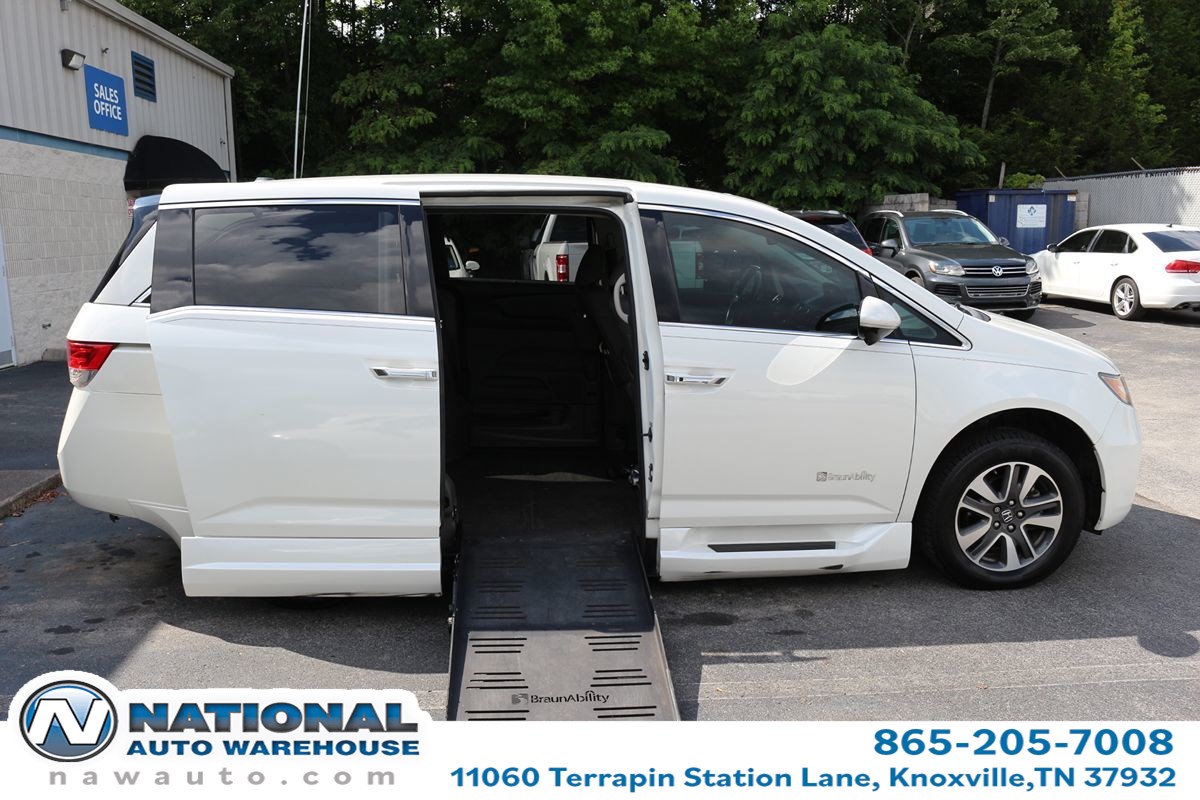 2016 Honda Odyssey Touring FWD photo