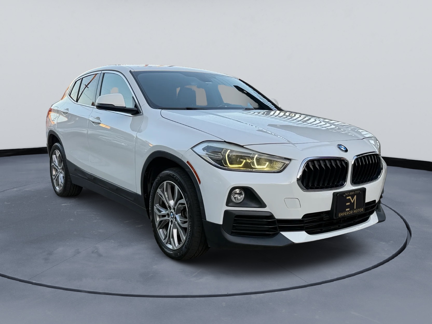 View vehicle photo 3