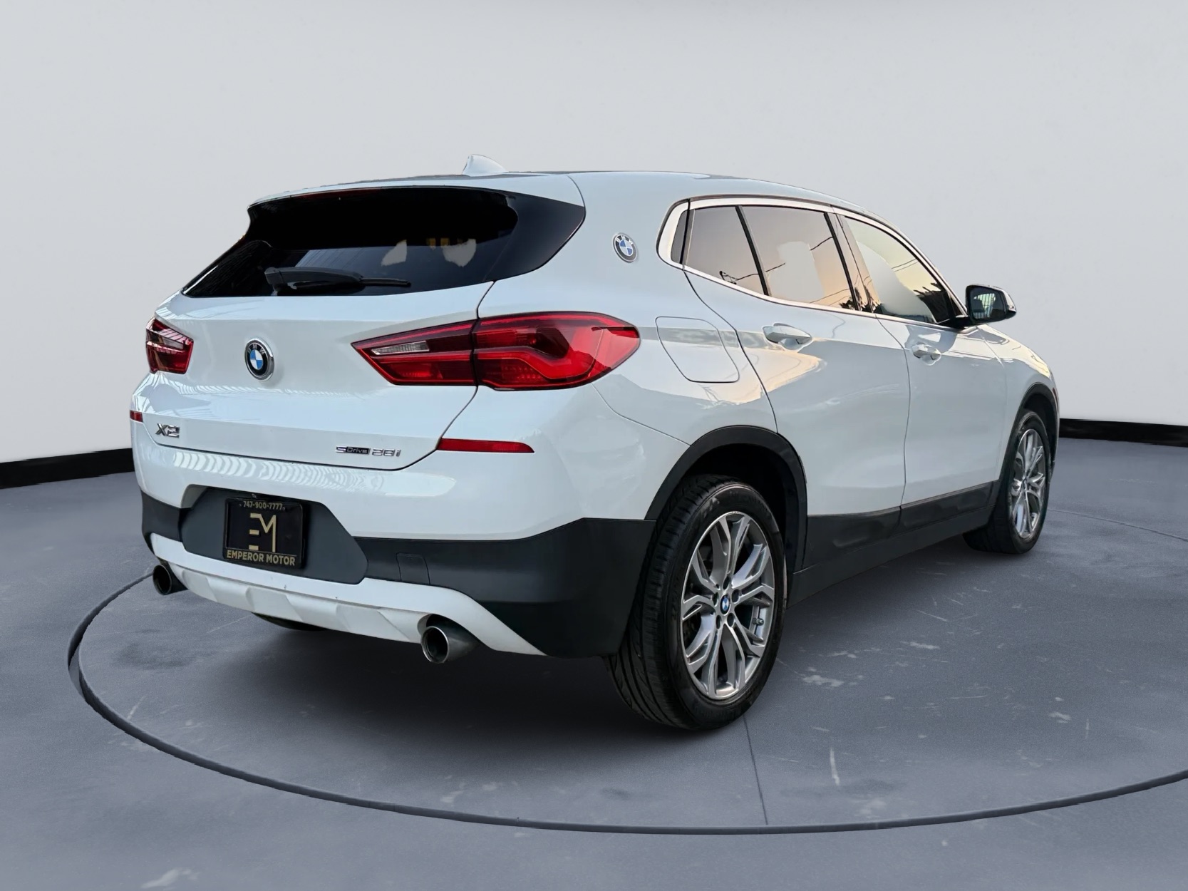 View vehicle photo 5