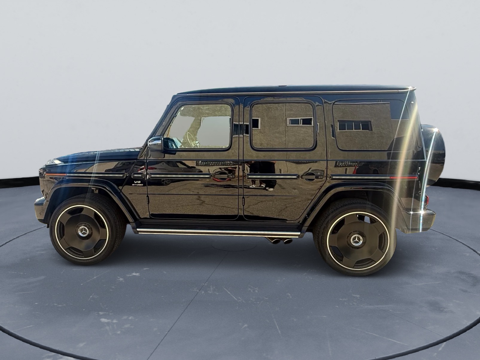 Photo 7 of this Mercedes-Benz G 550