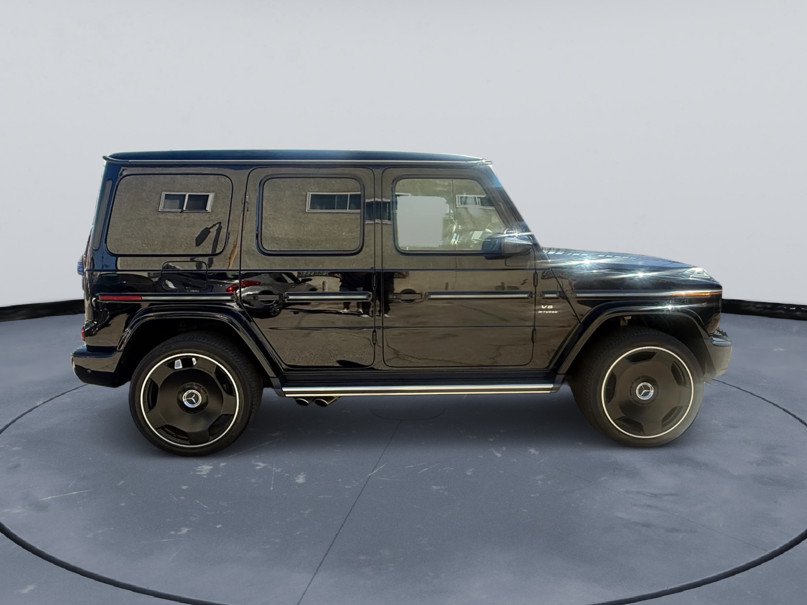 Photo 8 of this Mercedes-Benz G 550