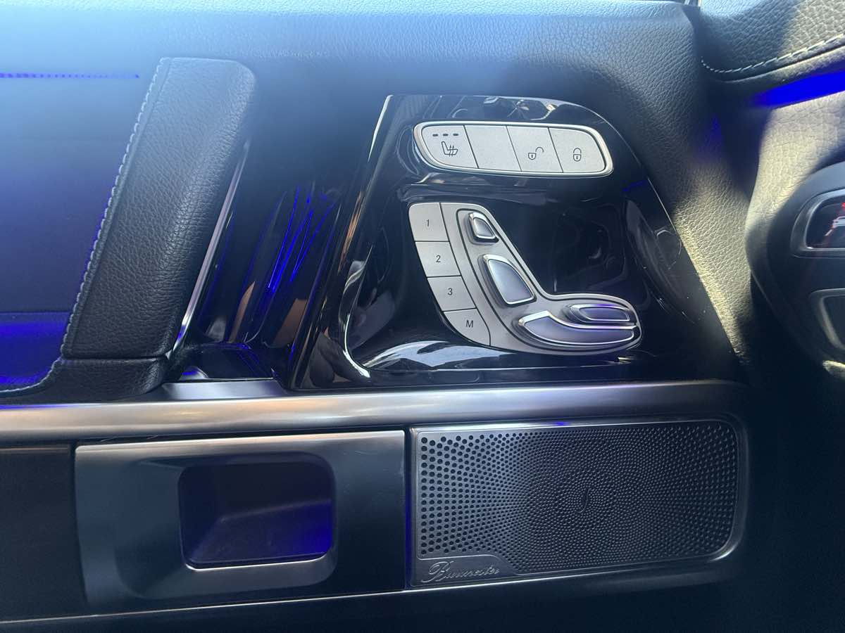 Photo 16 of this Mercedes-Benz G 550