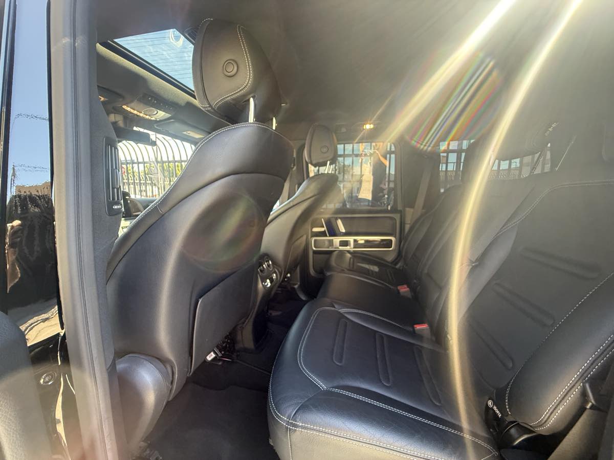 Photo 18 of this Mercedes-Benz G 550