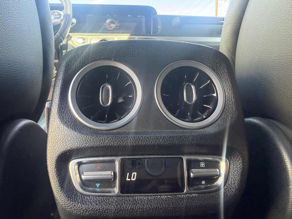 Photo 19 of this Mercedes-Benz G 550