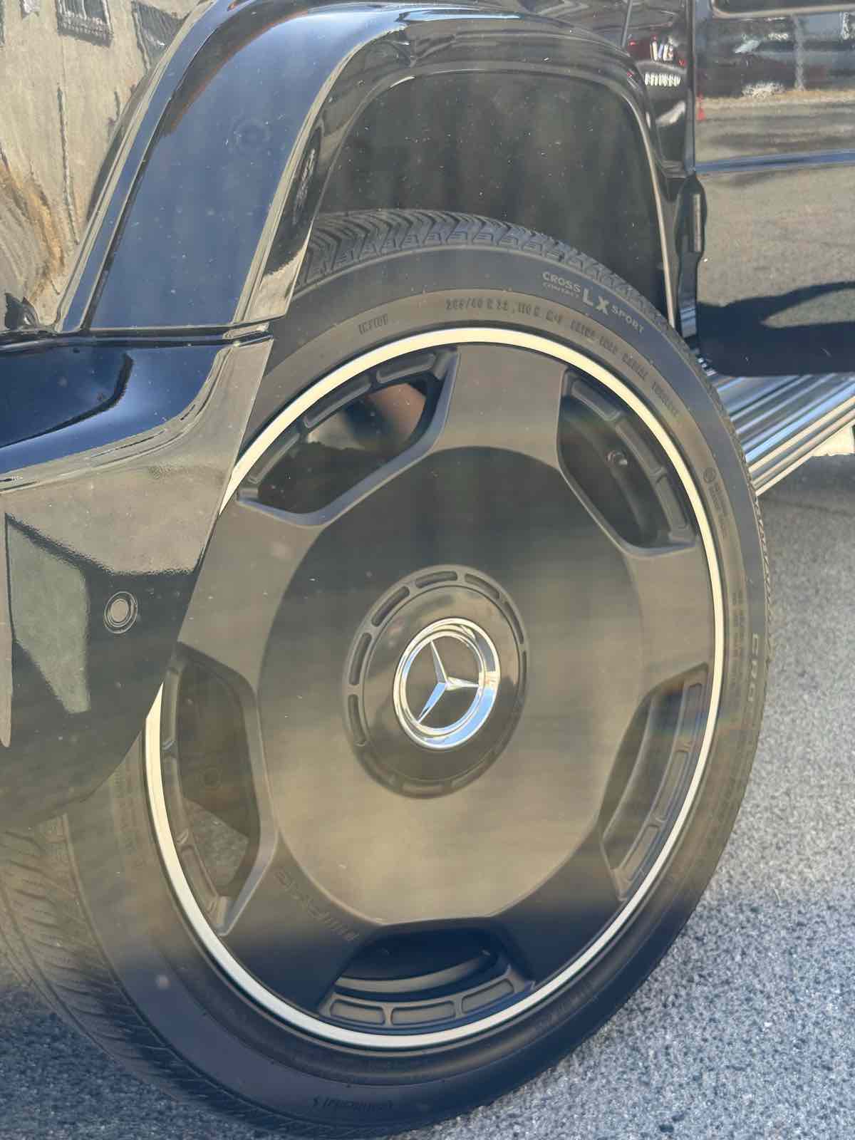 Photo 20 of this Mercedes-Benz G 550
