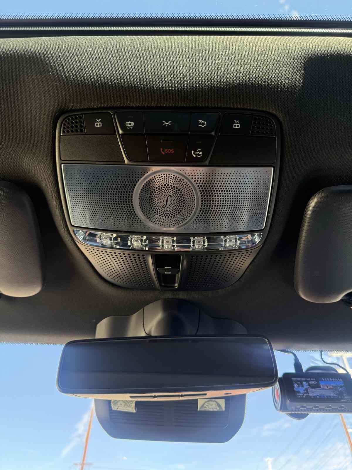 Photo 21 of this Mercedes-Benz G 550
