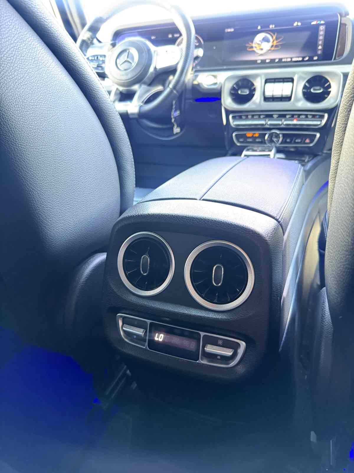 Photo 23 of this Mercedes-Benz G 550
