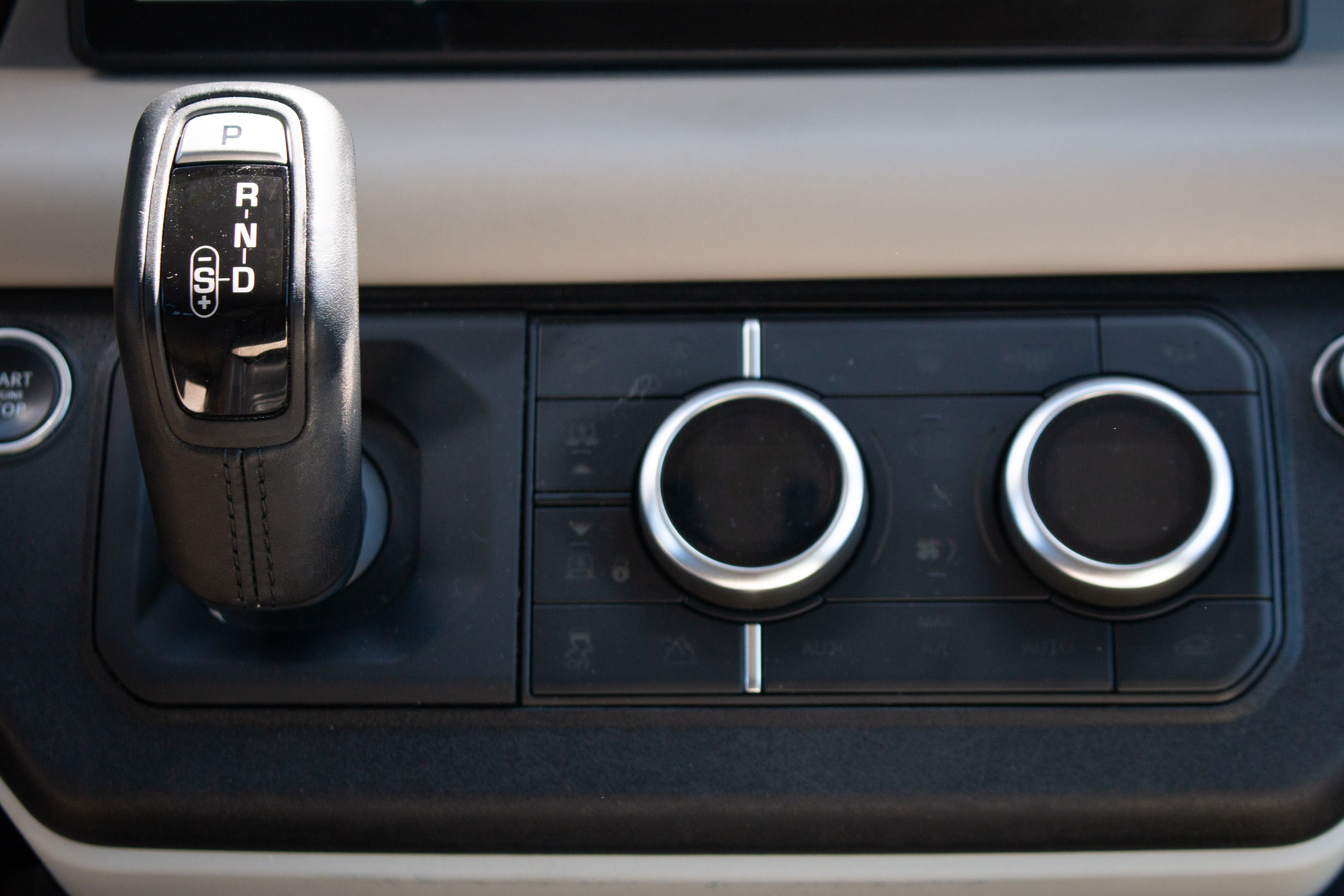 2020 Land Rover Defender SE - Photo 29