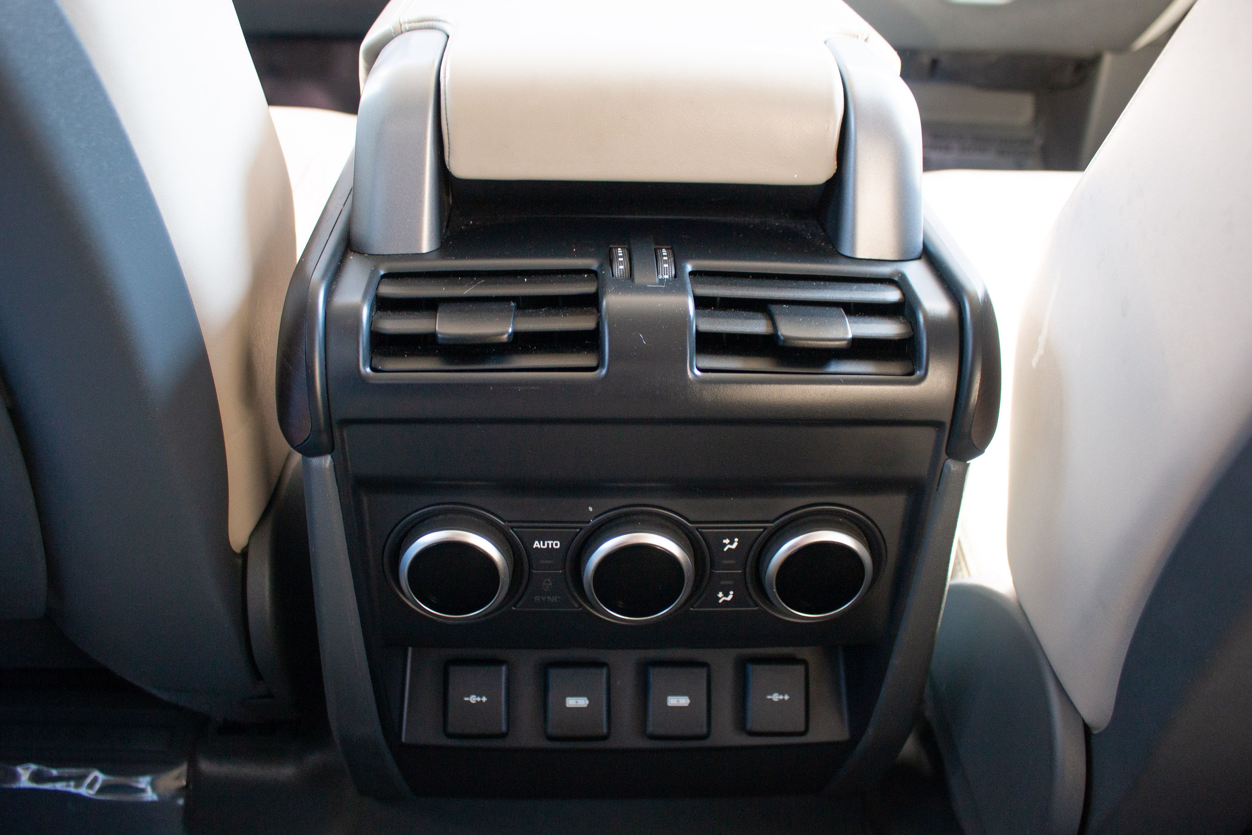2020 Land Rover Defender SE - Photo 32