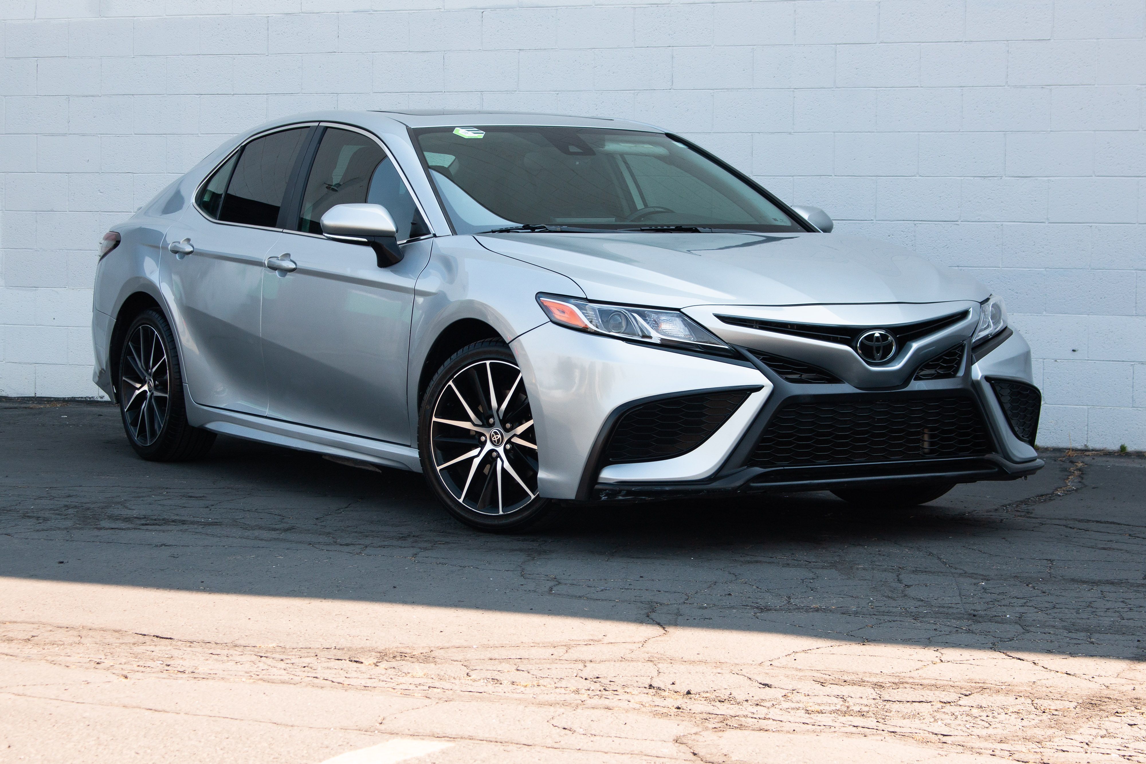 Toyota Camry photo 2