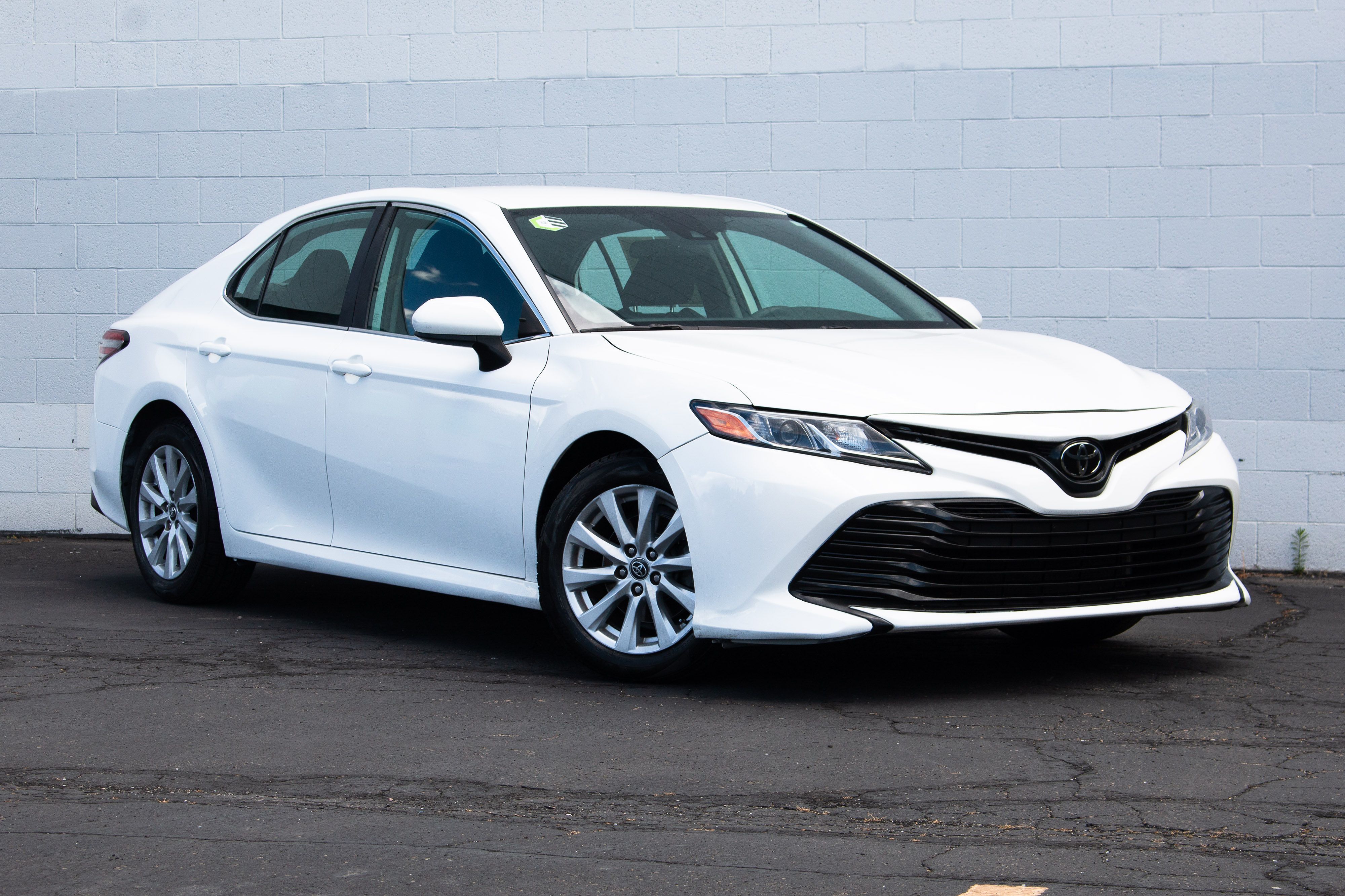 Toyota Camry photo 2