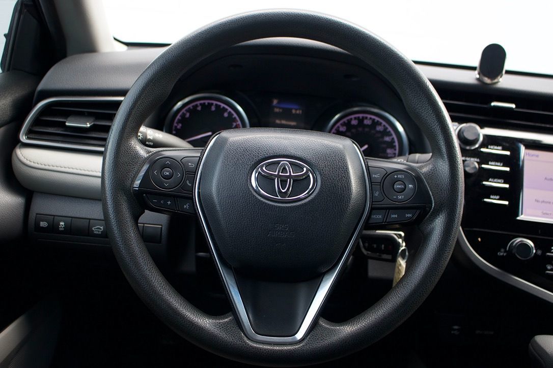 Toyota Camry photo 9