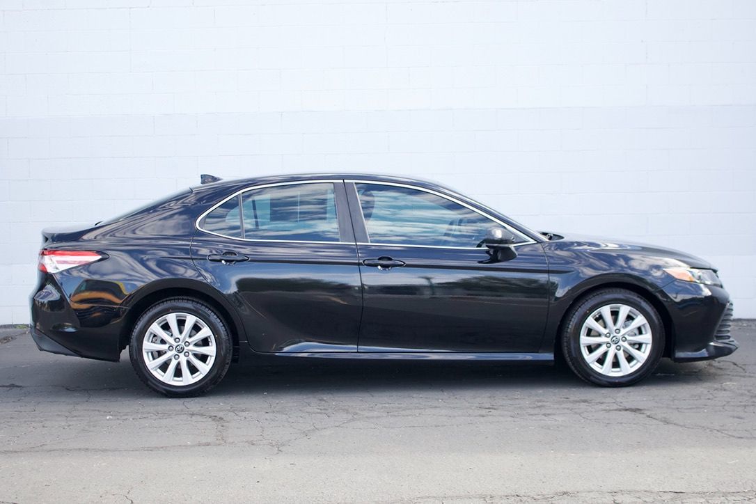 Toyota Camry photo 16