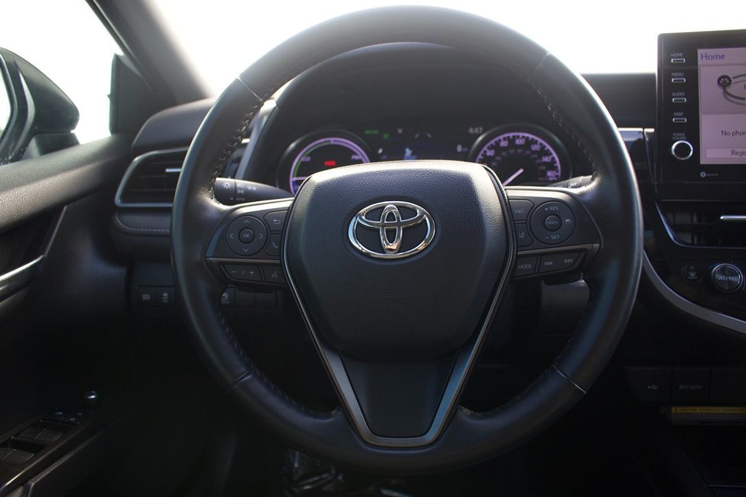 Toyota Camry photo 9