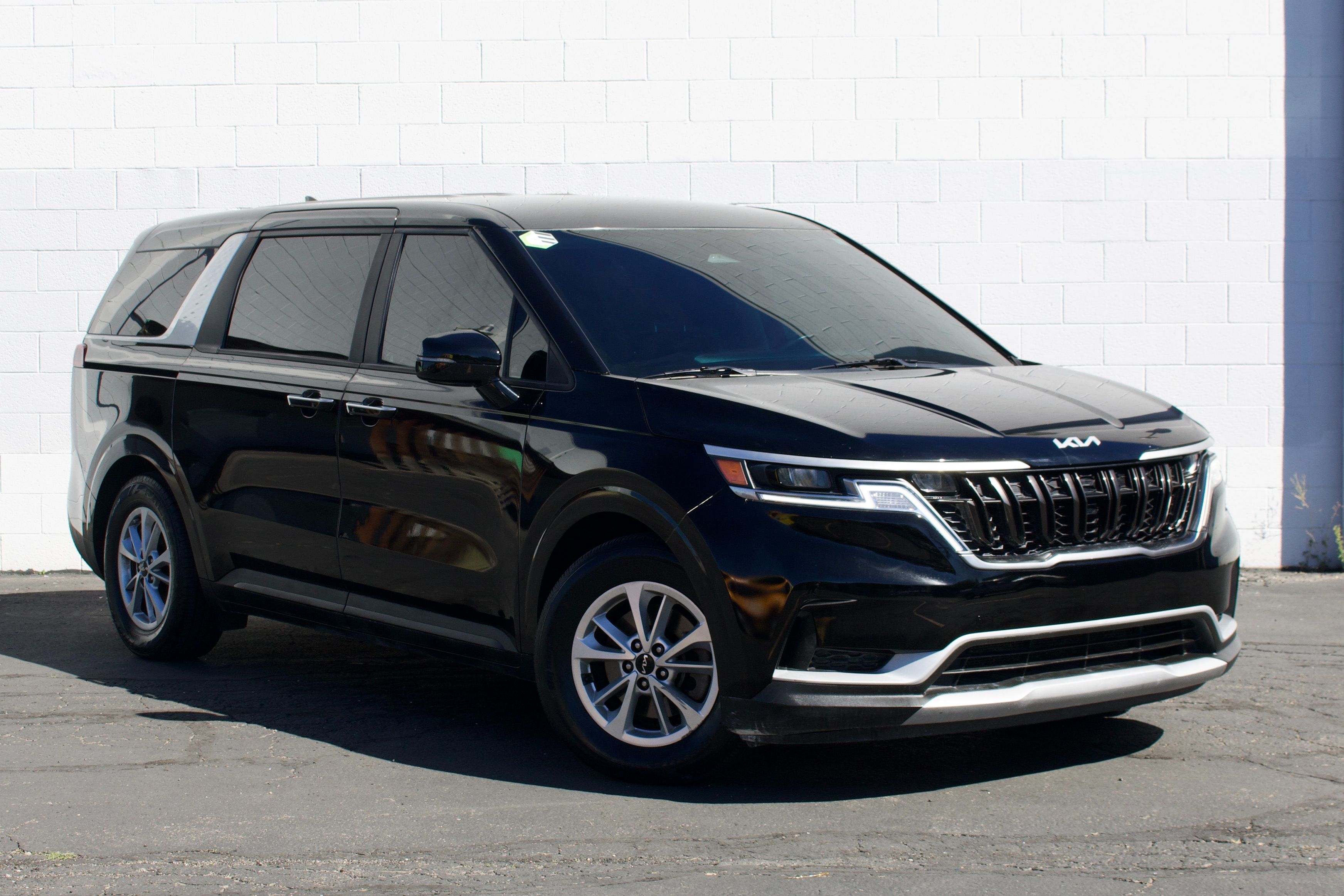 Kia Carnival photo 2