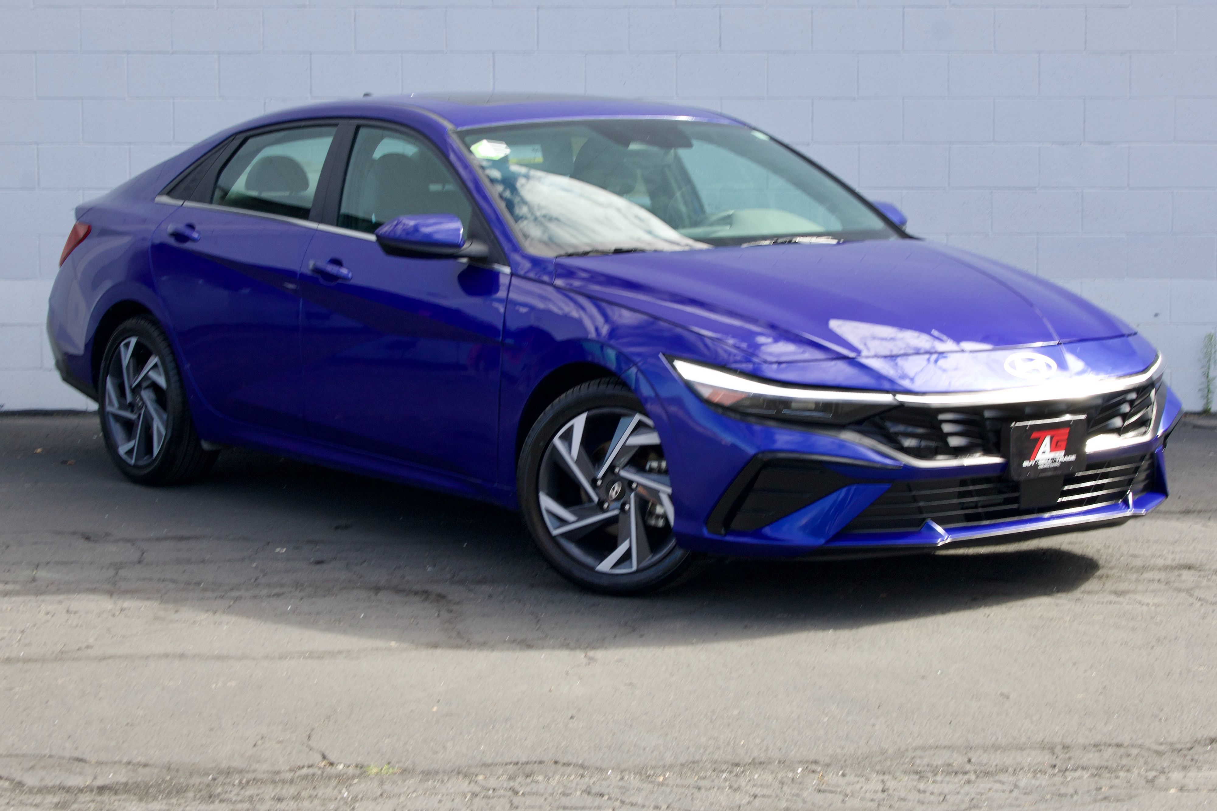 Hyundai Elantra photo 2